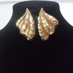 ELEGANT GOLD LEAF POST BACK PIERCED EARRINGS SET NWT